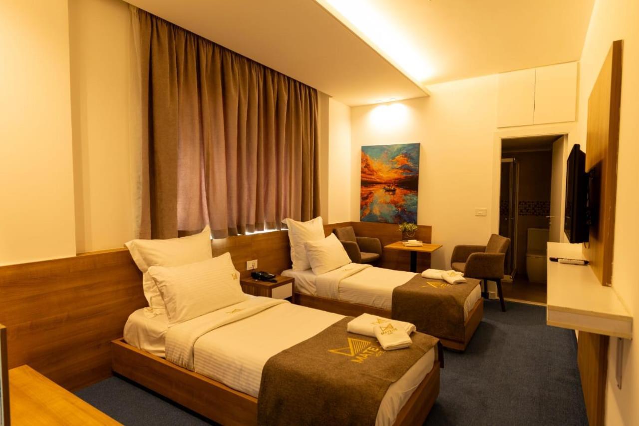 Mateus Hotel & Pool Jounieh Exteriör bild