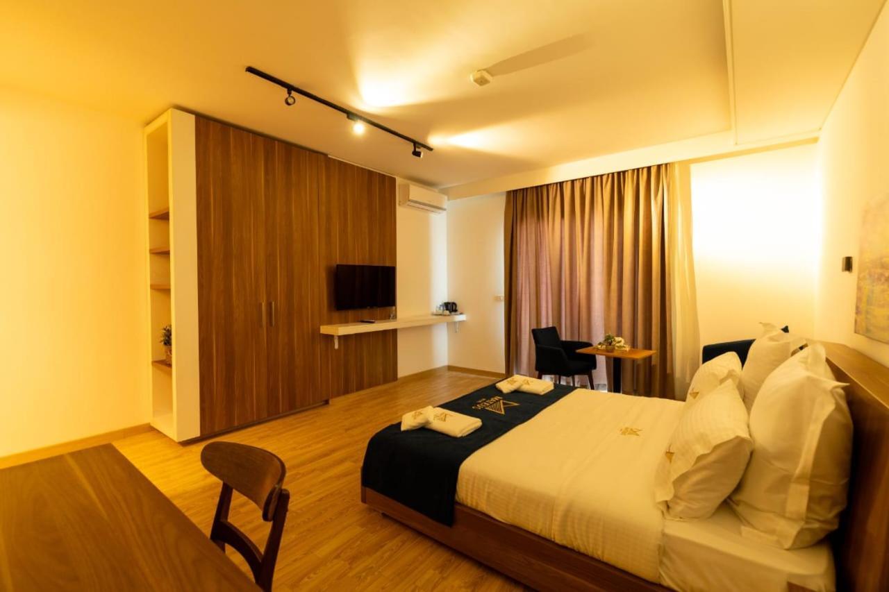 Mateus Hotel & Pool Jounieh Exteriör bild