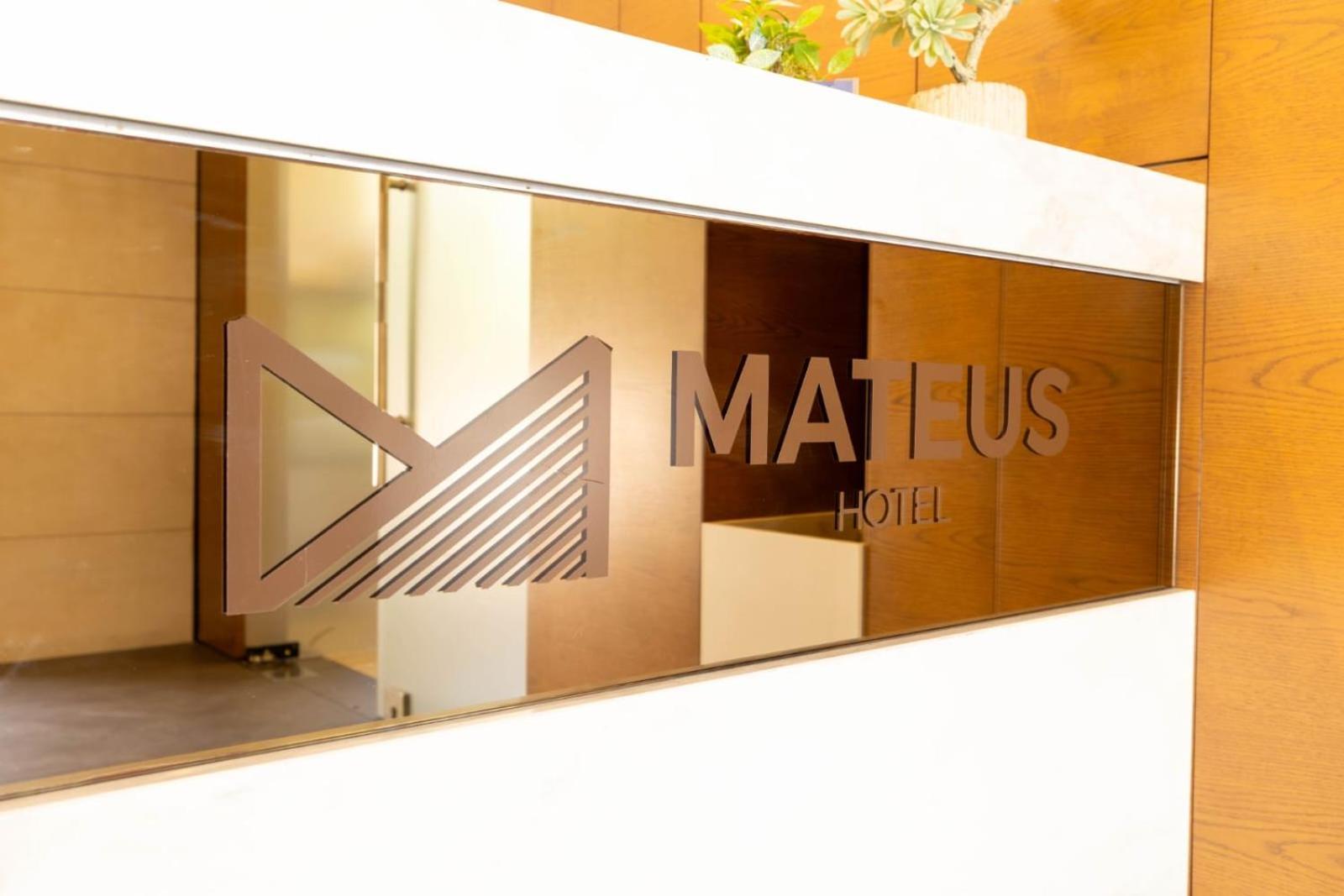 Mateus Hotel & Pool Jounieh Exteriör bild