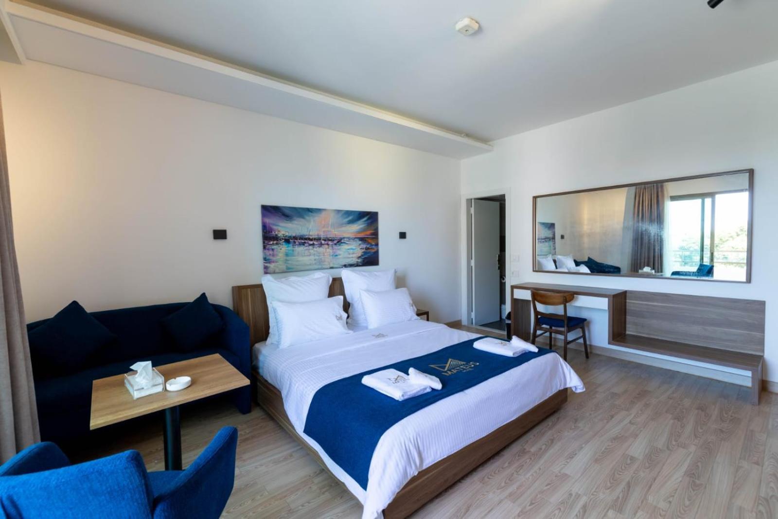 Mateus Hotel & Pool Jounieh Exteriör bild